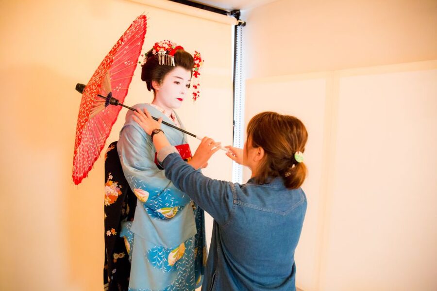Kyoto: 2-Hour Maiko Makeover and Photo Studio Shoot - What the $152 price delivers