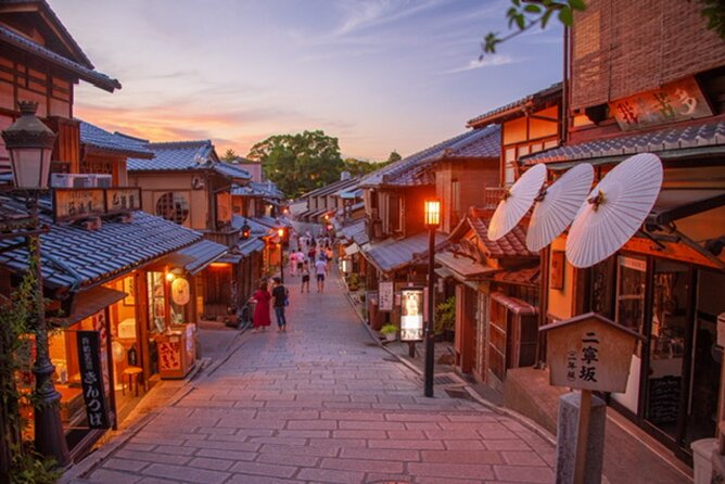 Kyoto 5-Star Geisha Night Walk: Small-Group Authentic Experience - Nene-no-Michi and the included Kyoto snack