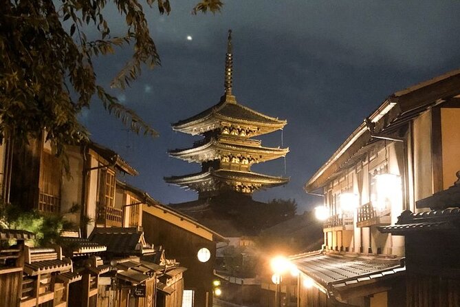 Kyoto 5-Star Geisha Night Walk: Small-Group Authentic Experience - Yasaka Shrine and the evening route toward Pontocho