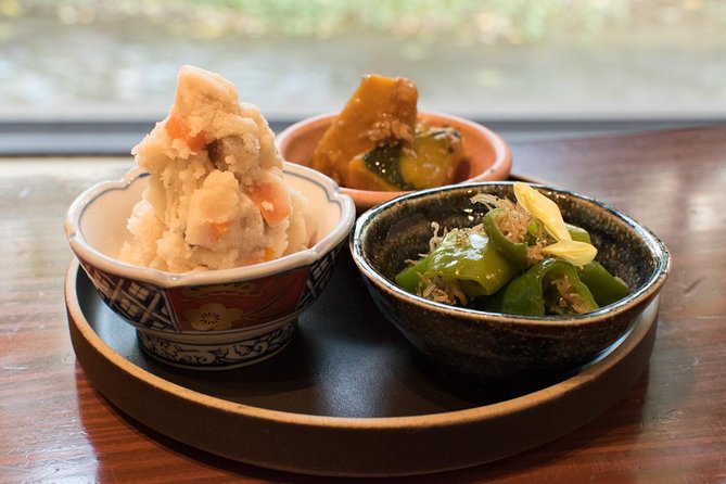 Kyoto Foodie Night Tour - The guides are part of the meal
