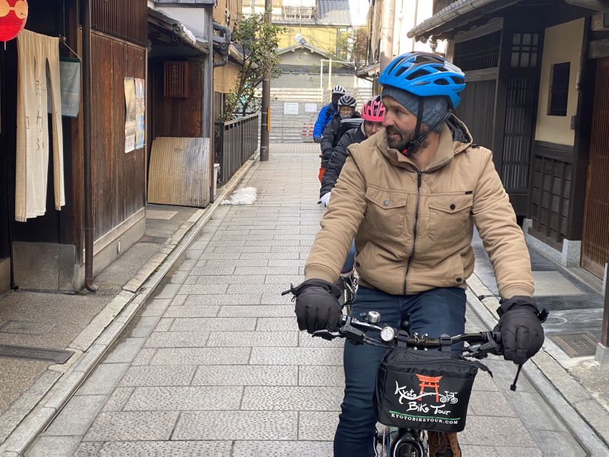 Kyoto: Full-Day City Highlights Bike Tour with Light Lunch - Starting in Arashiyama and entering the bamboo