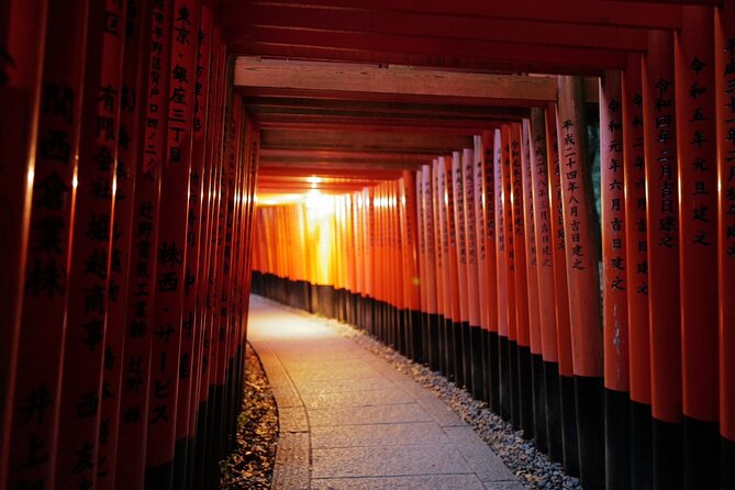 Kyoto Fushimi-Inari Night Walking Tour - What the evening atmosphere feels like