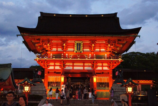 Kyoto: Fushimi Inari Shrine Walking Tour - The evening timing, crowds, and atmosphere