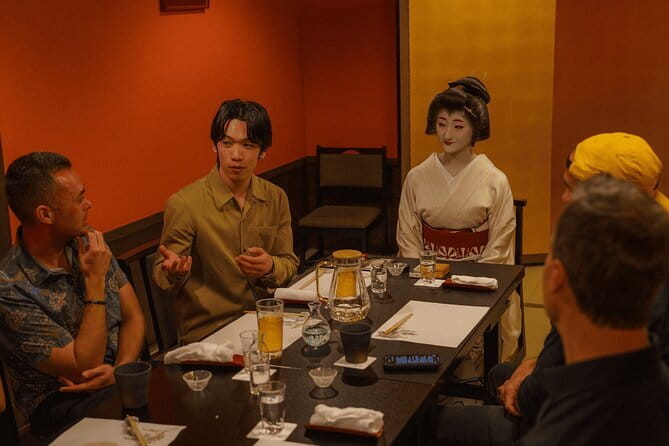 Kyoto: Geisha Dinner & Gion Cultural Walk - The restaurant setting and kaiseki-style meal
