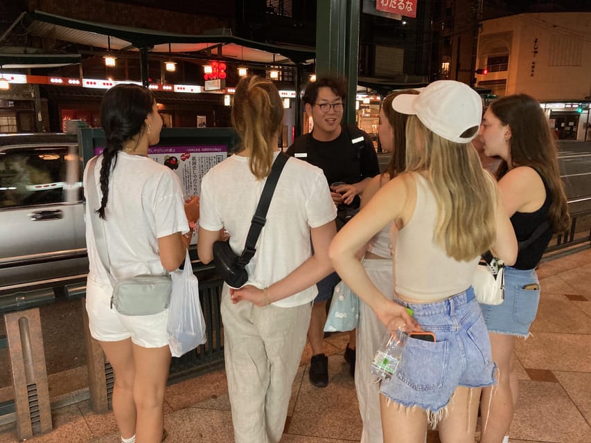 Kyoto: Gion Evening Walk with Hidden Gems, Geisha & Sake - Why Gion feels better after sunset