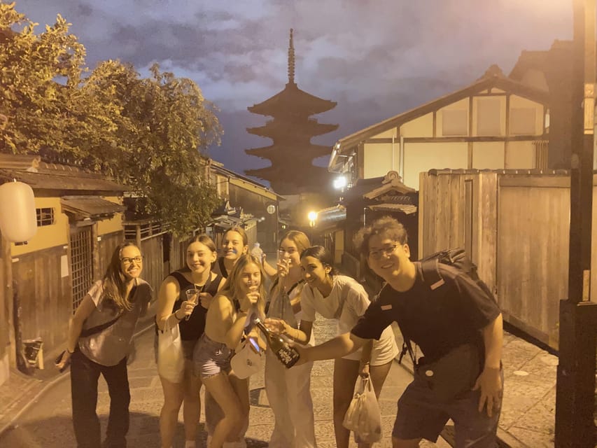 Kyoto: Gion Evening Walk with Hidden Gems, Geisha & Sake - Yasui Kompira-gū Shrine and its unusual power stone