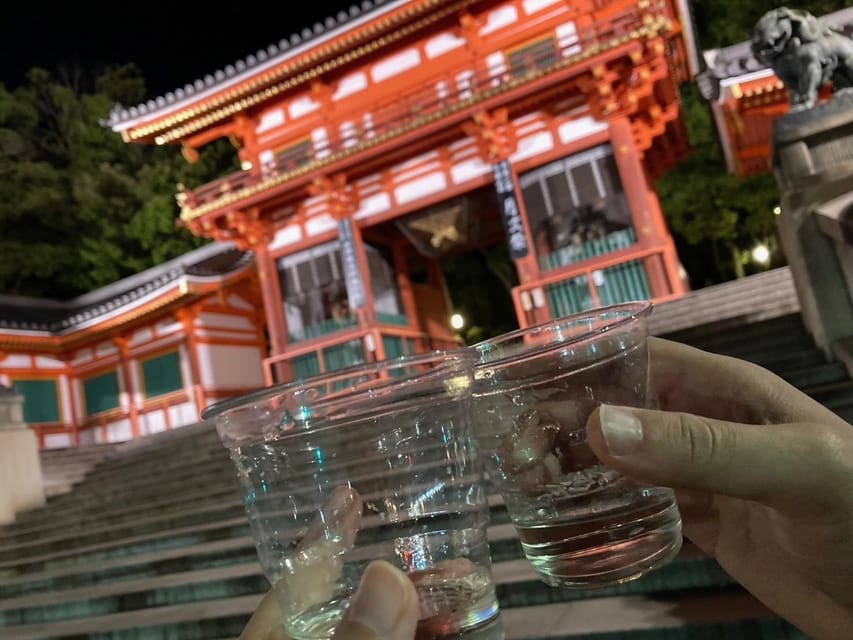 Kyoto: Gion Evening Walk with Hidden Gems, Geisha & Sake - Ninenzaka: cobblestones and old wooden houses