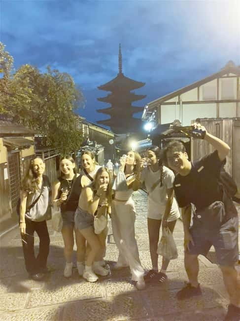 Kyoto: Gion Evening Walk with Hidden Gems, Geisha & Sake - Finding the meeting point at Shijo Kiyamachi
