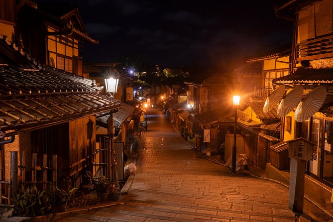 Kyoto: Gion Geisha District & Sake-in-Hand Walking Tour - Yasui-Konpiragu and a shrine with a memorable purpose