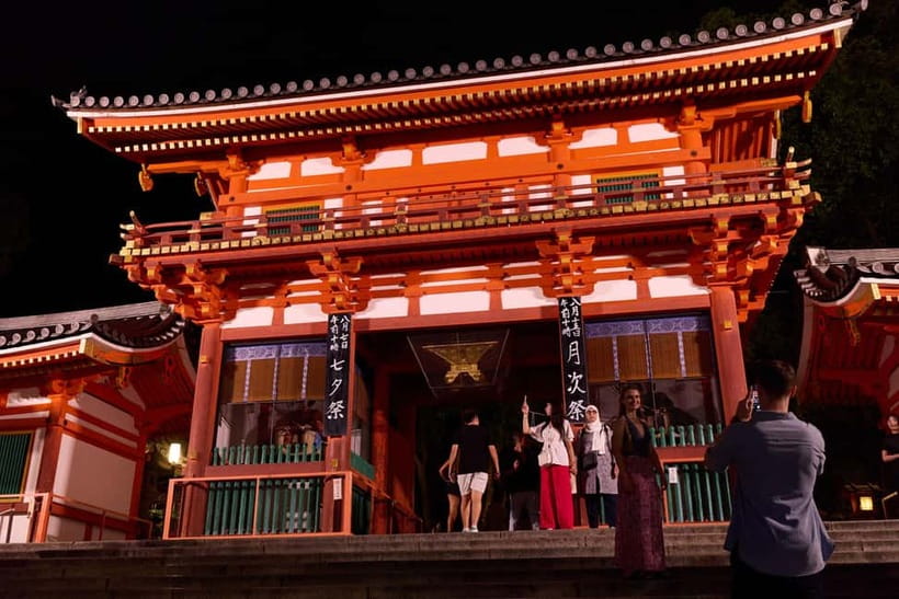 Kyoto: Gion Geisha District Walking Tour - Stories of Geisha - Entering Gion, Kyoto’s best-known geiko district