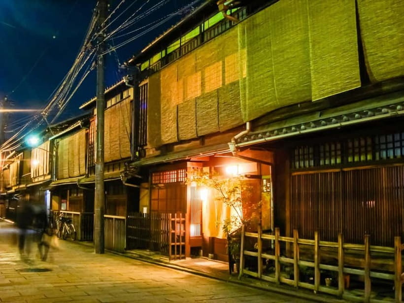Kyoto: Gion Geisha District Walking Tour - Stories of Geisha - Yasaka Shrine after dark