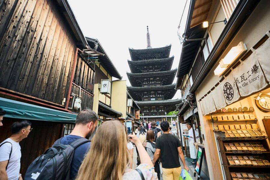 Kyoto: Gion Hidden Gems & Geisha Culture Tour - The guides are a major part of the value