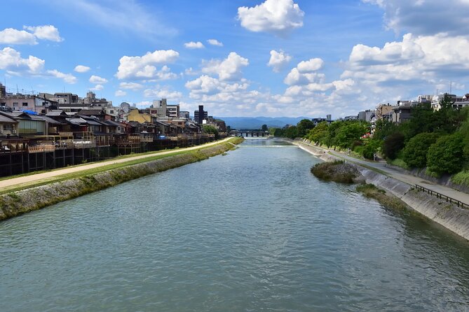 Kyoto Gion Historical Walking Tour - The guides are the main reason to choose it