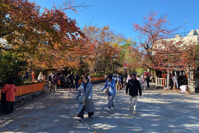 Kyoto Gion Historical Walking Tour - Chion-in’s giant gate and Buddhist setting
