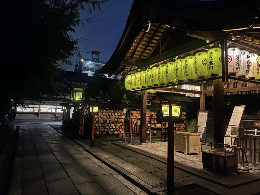 Kyoto: Gion Magical Night Walking Tour with Geisha Trivia - What the small group adds for $24
