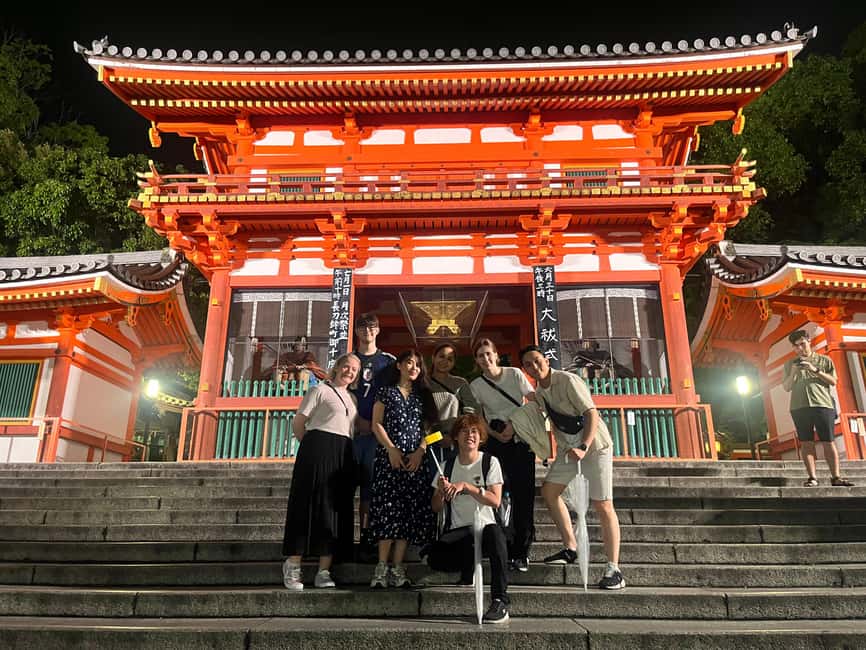 Kyoto: Gion Magical Night Walking Tour with Geisha Trivia - Nighttime atmosphere, crowds, and the February afternoon option