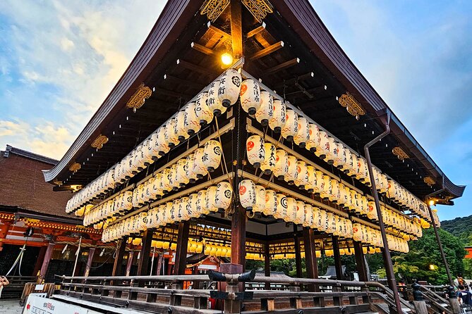 Kyoto Gion Night Walk & Geisha District Guided Tour - Yasaka Shrine and the final half-hour