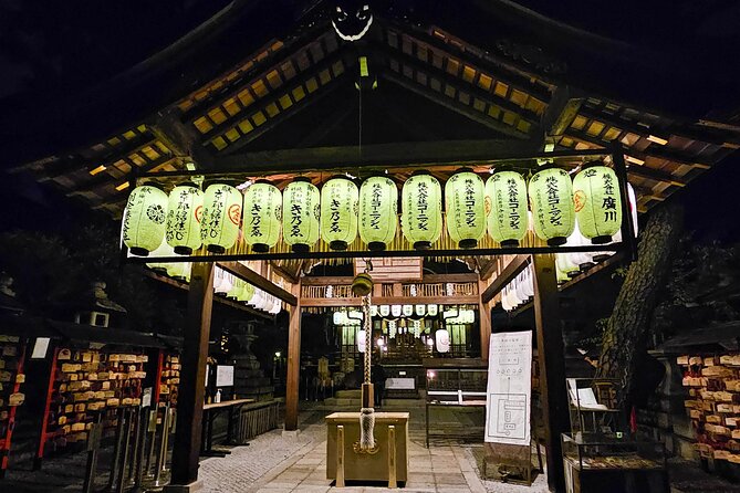 Kyoto Gion Night Walk & Geisha District Guided Tour - Small group claims and the private upgrade