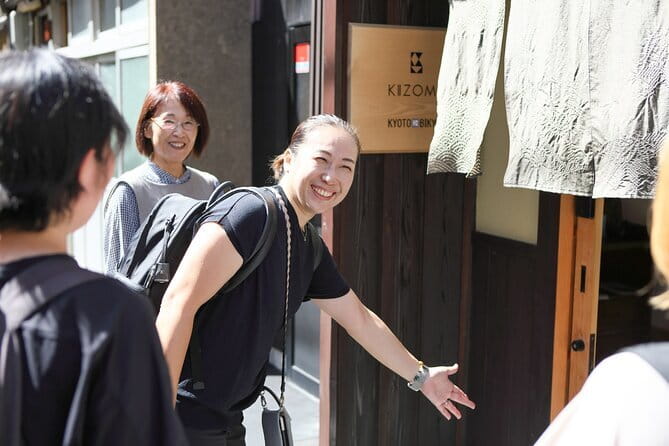 Kyoto: Gion & Pontocho Food Tour with 13 Dishes - Eating your way through two Kyoto venues