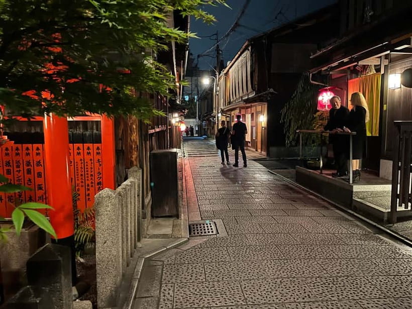 Kyoto: Gion Walking Tour - Yamato-dori and the preserved streets of Gion-Kobu