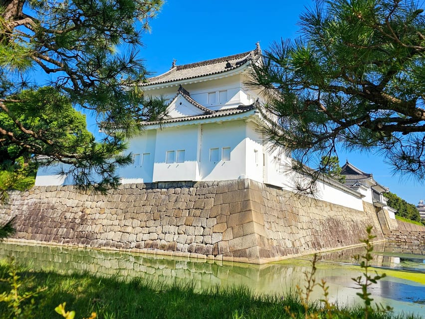 Kyoto: Imperial Palace & Nijo Castle Guided Walking Tour - Why these two Kyoto sights belong together
