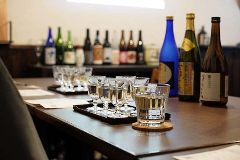Kyoto: Insider Sake Experience with 7 Tastings and Snacks - The room, guide, and pace