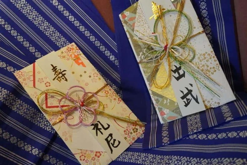 Kyoto: Japanese Calligraphy Class - Practicing basic characters before making a souvenir