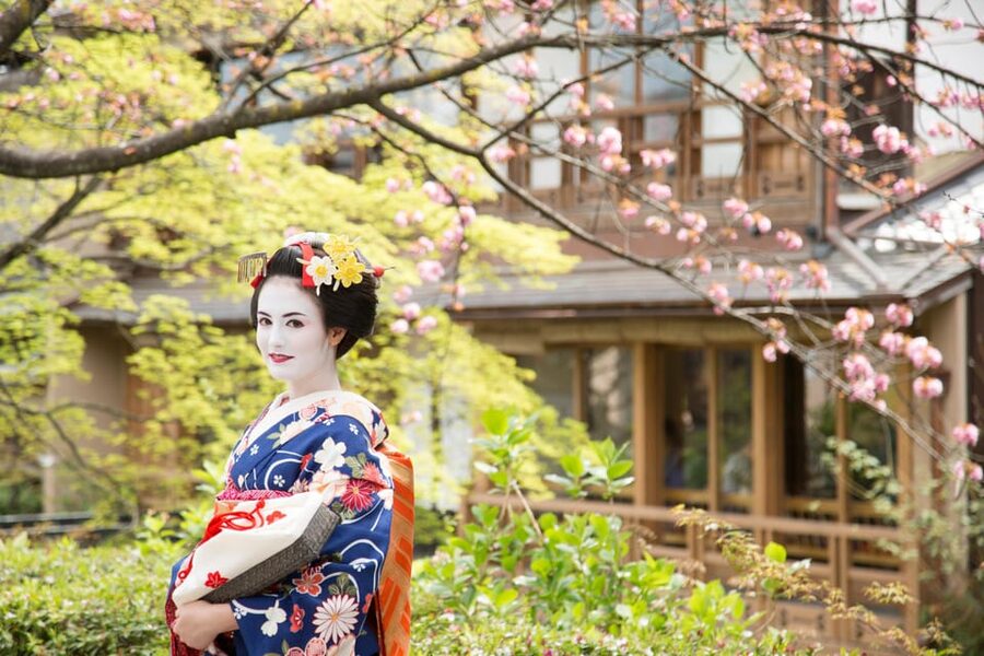Kyoto: Maiko Makeover and Photoshoot Experience - Who should book this experience?