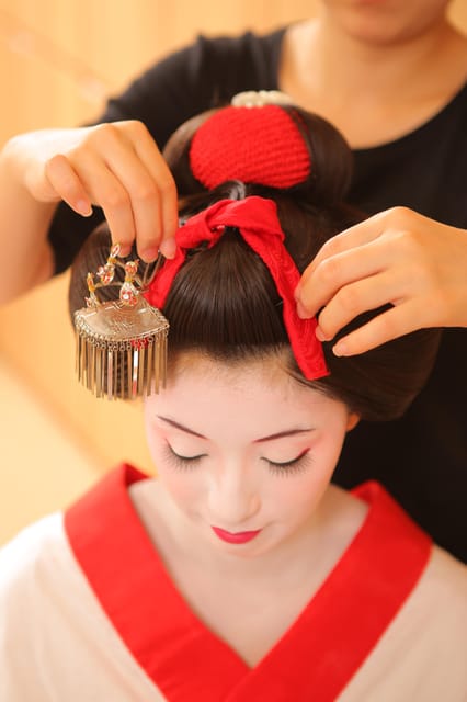 Kyoto: Maiko Makeover and Photoshoot Experience - Choosing the kimono from 100 designs