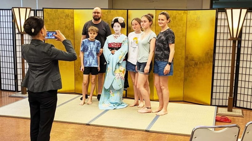 Kyoto: Meet-and-Greet, Maiko Show and Experience - The 10 to 15 minute photo session