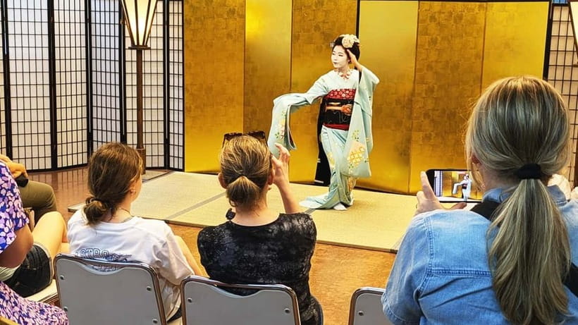 Kyoto: Meet-and-Greet, Maiko Show and Experience - Group size, children, and practical comfort