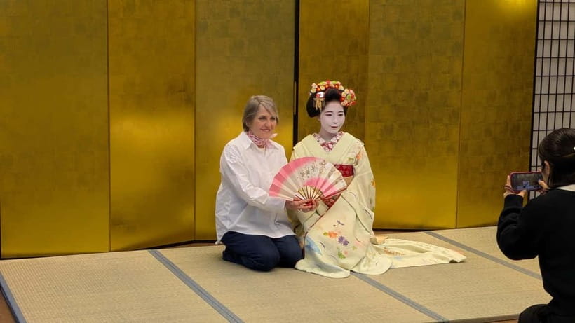 Kyoto: Meet-and-Greet, Maiko Show and Experience - Arriving at the Kyoto Handicraft Center