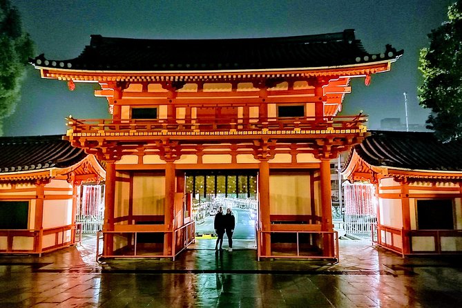 Kyoto night walk tour (Gion district) - Meeting Hiro in front of Minamiza