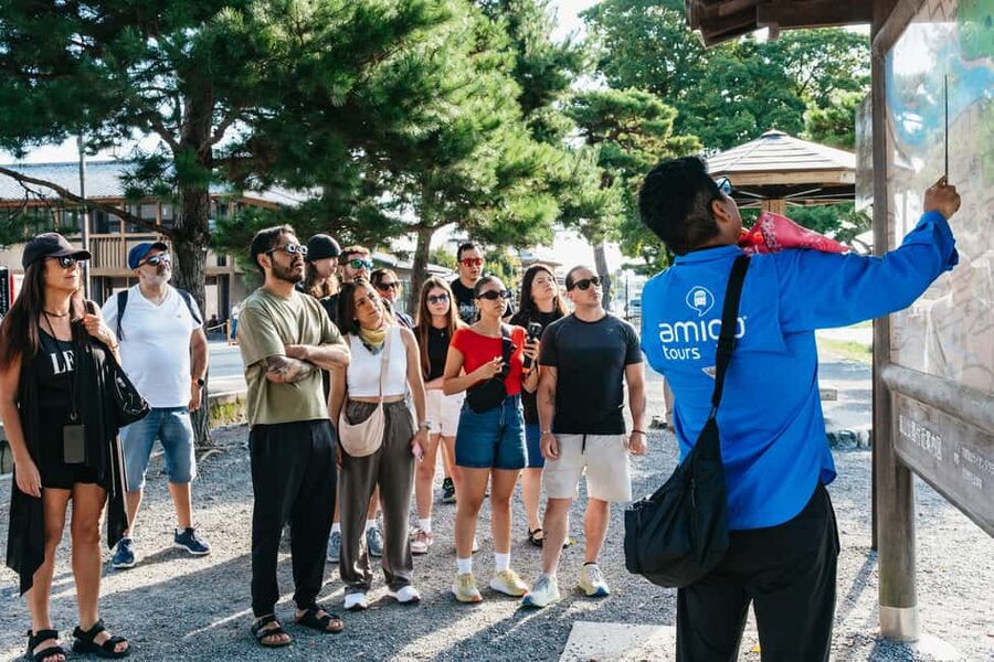 Kyoto: Nijo Castle, Kiyomizu & Fushimi Inari Guided Tour - Guides, languages, and how the day is managed