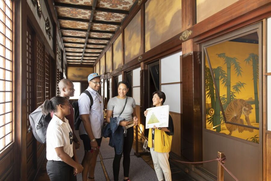 Kyoto: Nijo-jo Castle and Ninomaru Palace Guided Tour - Meeting at the East Main Gate