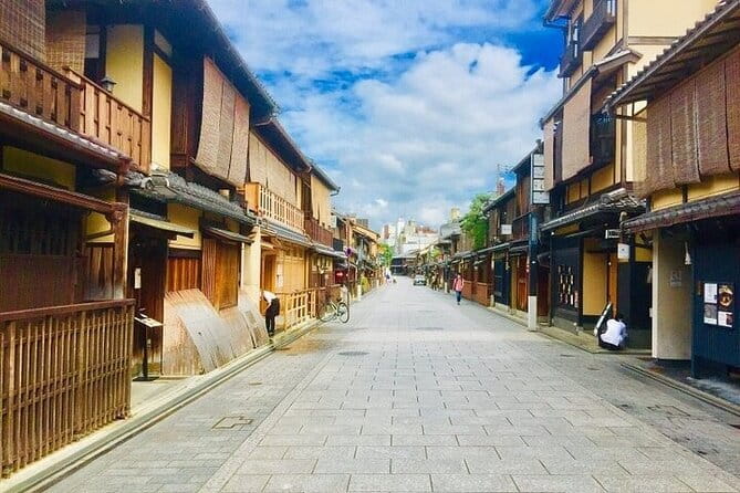 Kyoto: Nijo, Kinkaku-ji, Arashiyama, Kiyomizu & Fushimi Inari - Nijo Castle: a change from temples