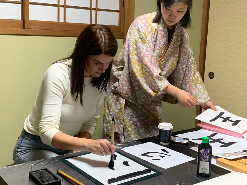 Kyoto Ninenzaka : Japanese Calligraphy Class in Townhouse - The First Minutes: History, Tools, and Preparation