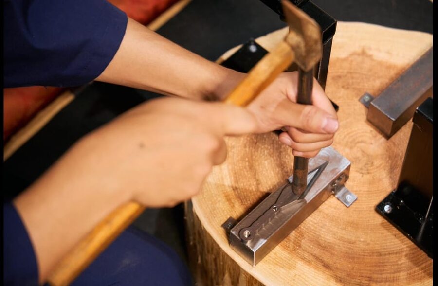 Kyoto: Ninja Weapon Forging Experience - Sanding and sharpening reveal the shape