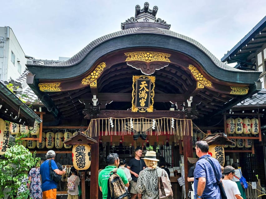 Kyoto: Nishiki Market and Depachika Food Tour with a Local - What the guide adds to the experience