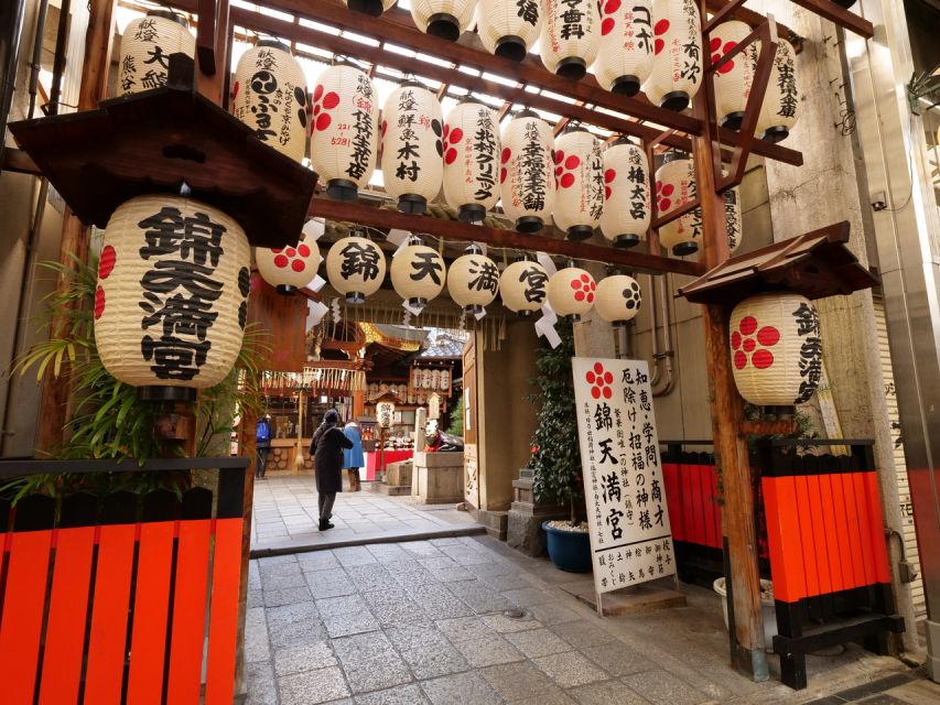 Kyoto: Nishiki Market Brunch Walking Tour-7 Tastings+Brunch - A calm pause at Nishiki-Tenmangu Shrine