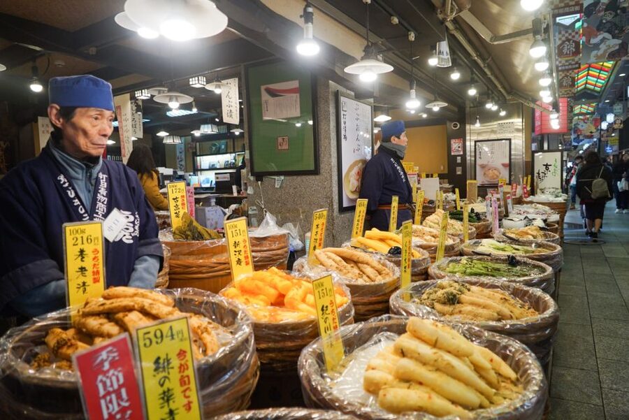 Kyoto: Nishiki Market Brunch Walking Tour-7 Tastings+Brunch - The guides make or break the morning