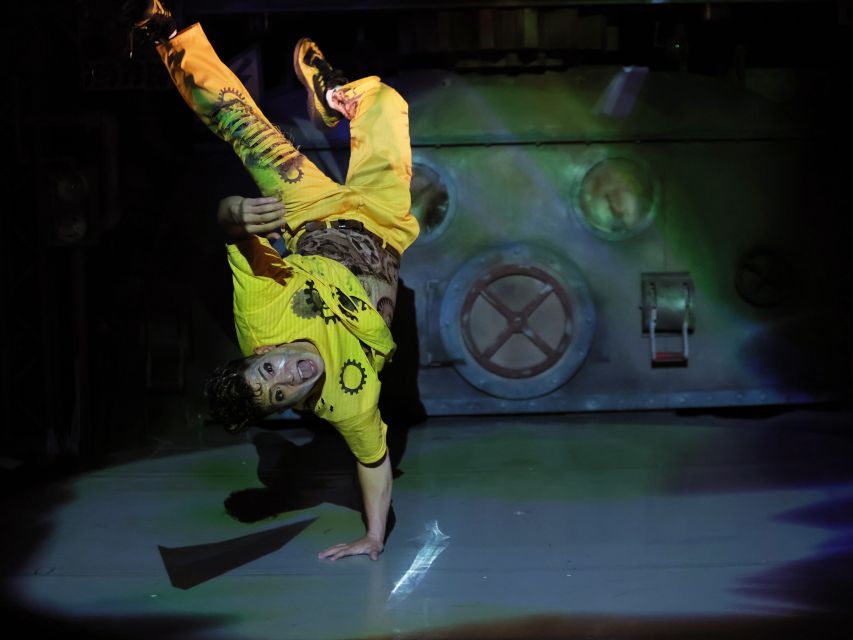 Kyoto: Non-Verbal Theatre Show Tickets at GEAR - The performers: precision, humor, and physical skill