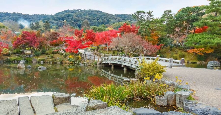 Kyoto: Private 2.5 Hour Historical Walking Tour - Starting at Yasaka Shrine’s red west gate