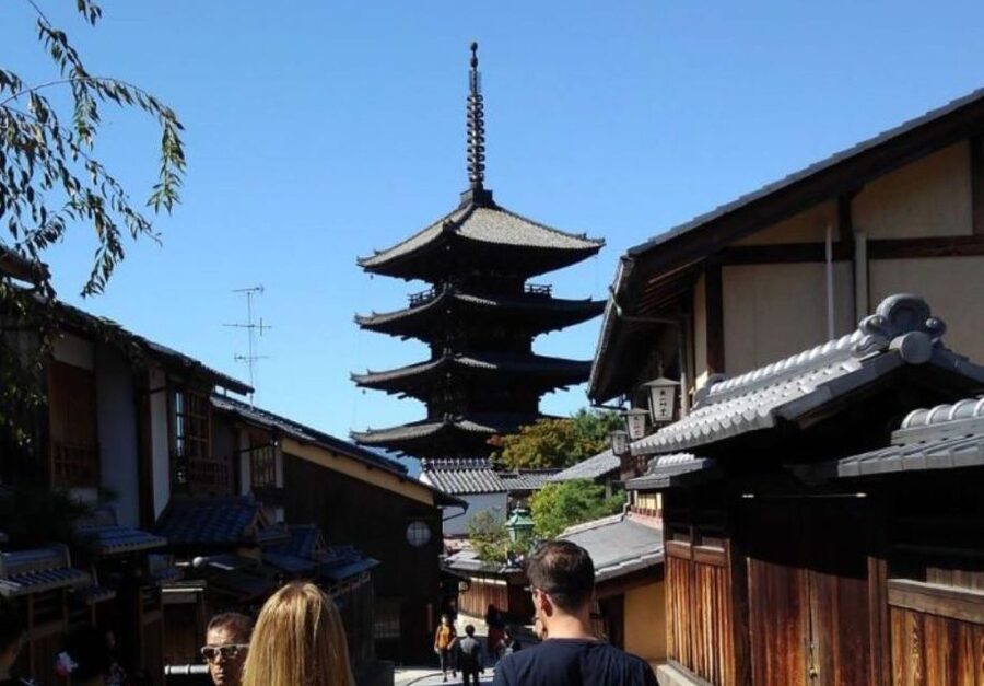 Kyoto: Private 2.5 Hour Historical Walking Tour - Entokuin’s Zen gardens and traditional rooms