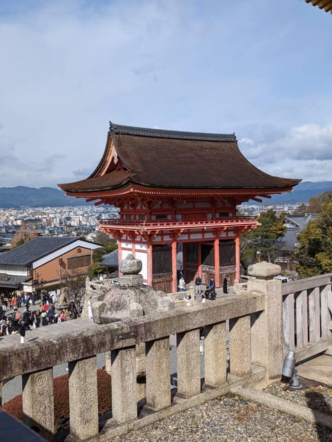 Kyoto: Private 2.5 Hour Historical Walking Tour - Yasaka Koshindo and the five-storied pagoda