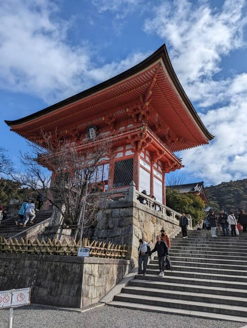 Kyoto: Private 2.5 Hour Historical Walking Tour - Walking toward Kiyomizu Temple