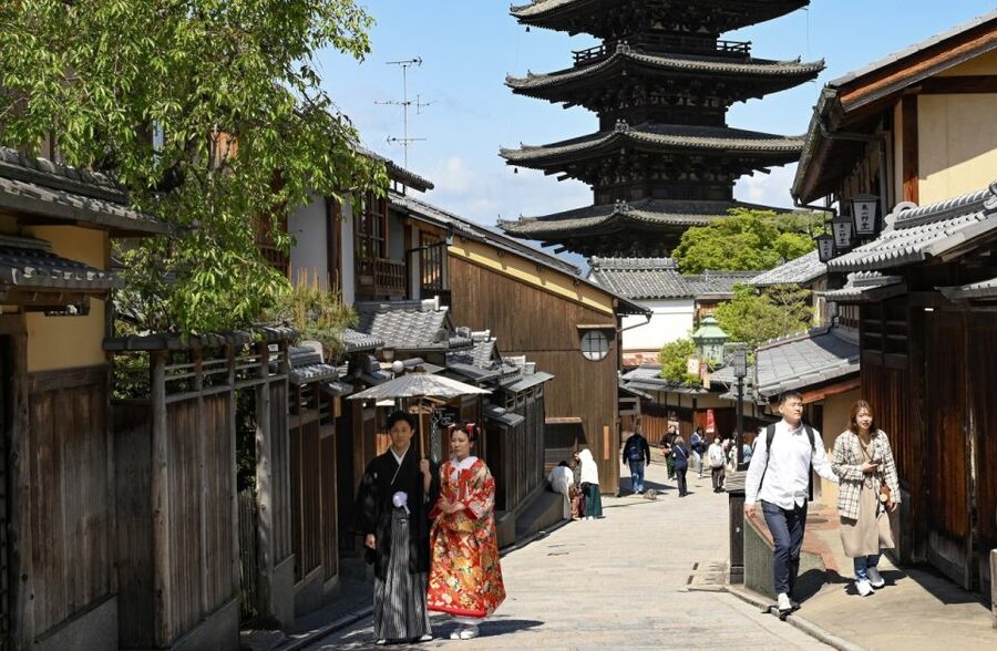 Kyoto: Private Customized Walking Tour with a Local Insider - Quiet corners and less crowded sightseeing