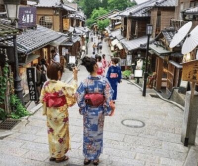 Private Highlights Tour with Guide and Luxury Vehicle