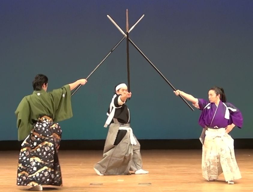 Kyoto: Samurai Kenbu Traditional Sword Dancing Show - The short sword lesson after the show