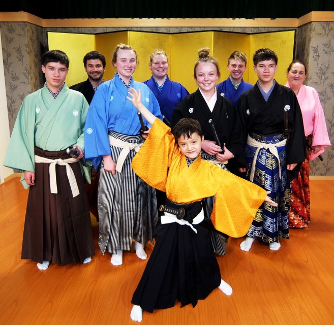 Kyoto: Samurai Sword Class by Experts in Traditional Arts - Learning to draw and handle the katana
